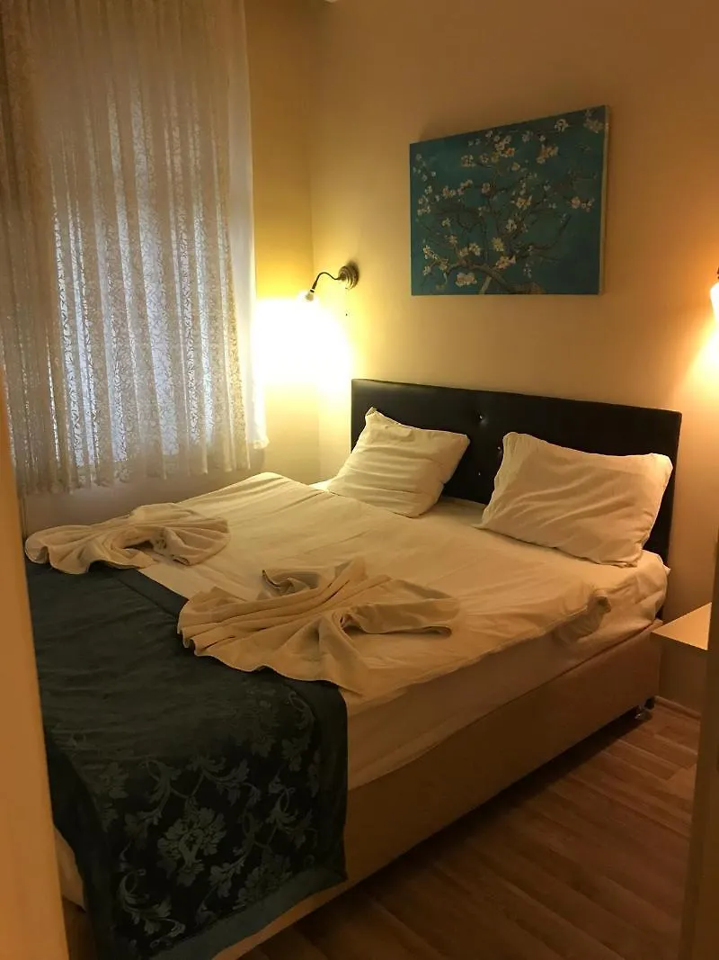 Berce Otel İstanbul 2*,